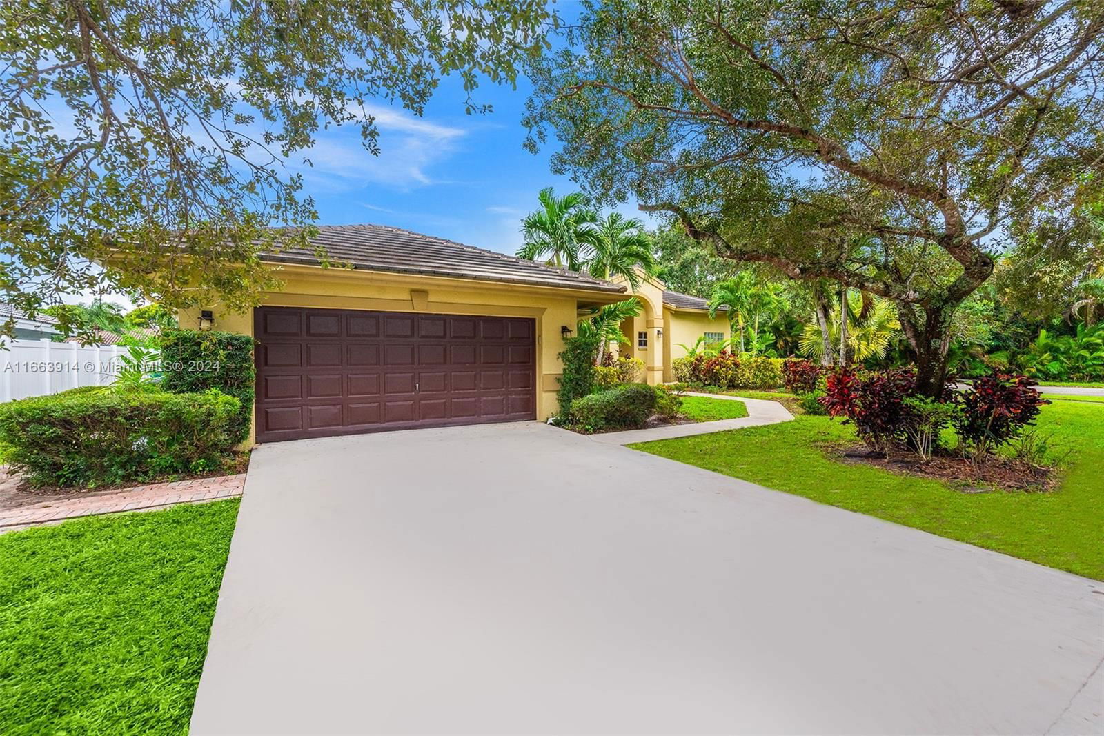 Real estate property located at 9690 39th Ct, Broward, STIRLING ROAD THREE, Cooper City, FL