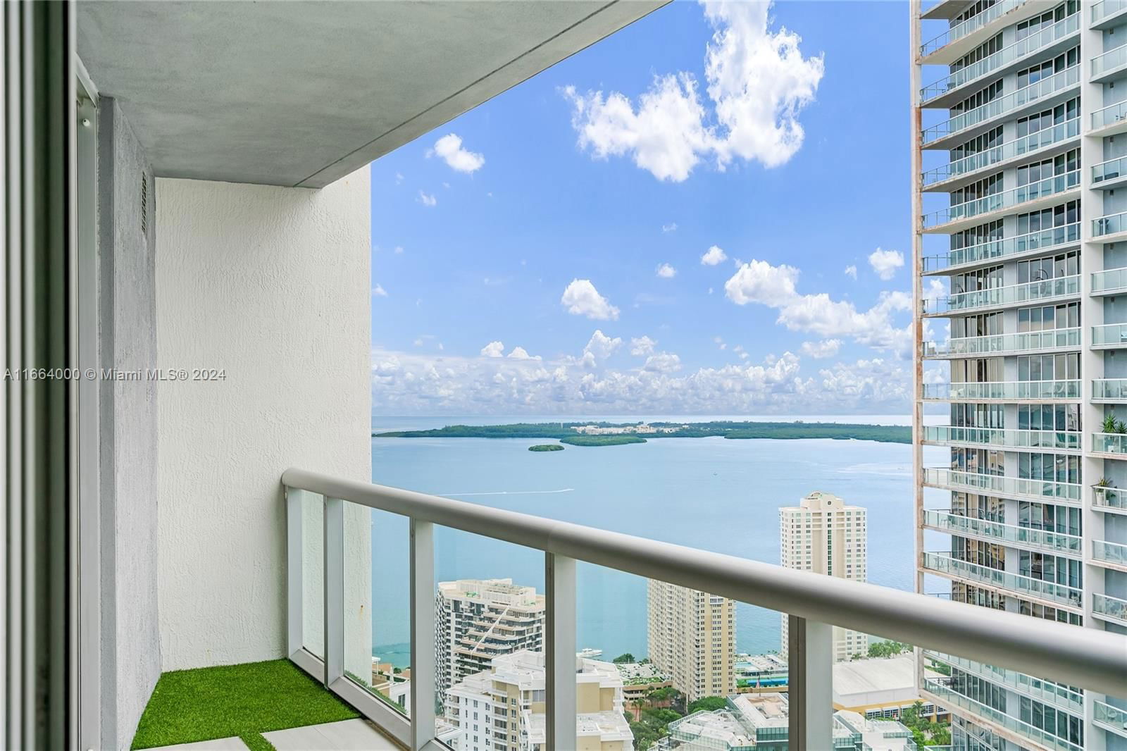 Real estate property located at 475 Brickell Ave #4811, Miami-Dade, ICONBRICKELL CONDO NO 1, Miami, FL