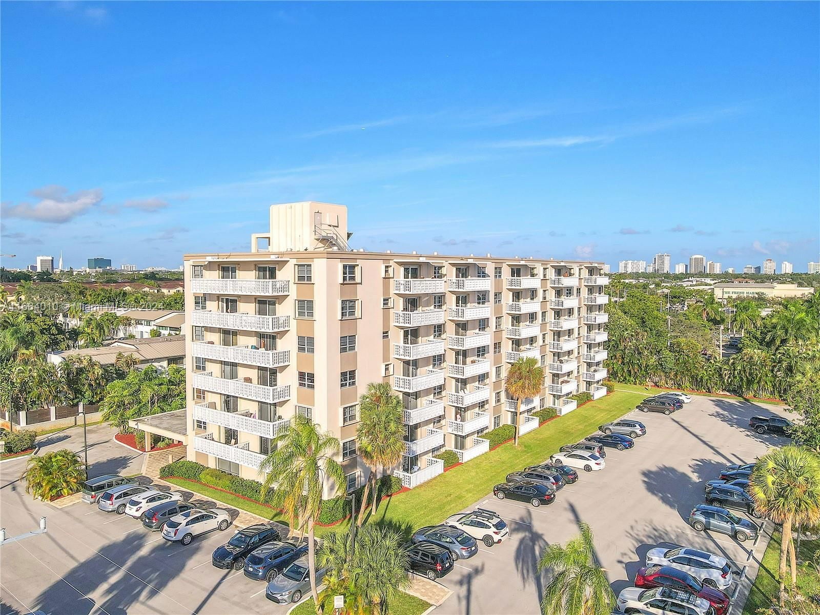 Real estate property located at 1831 38th St #501, Broward, CORAL LAKE TOWER CONDO, Oakland Park, FL