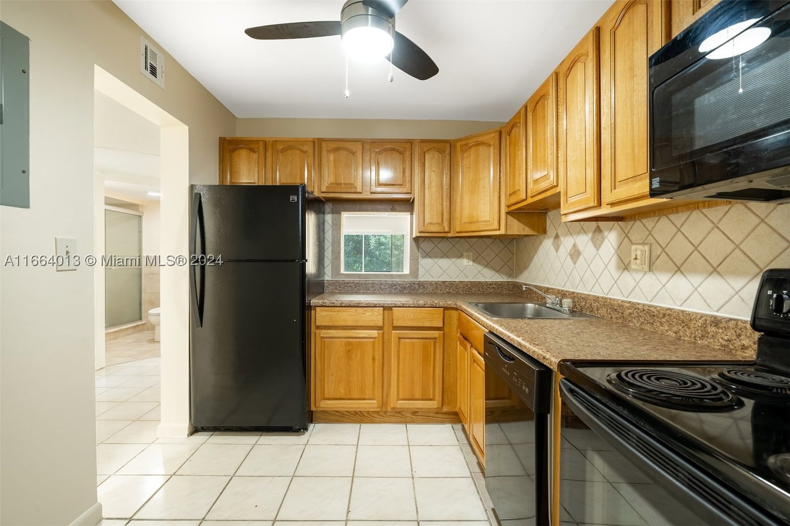 Real estate property located at 7900 Colony Cir S #101, Broward, Versailles Gardens Condo, Tamarac, FL