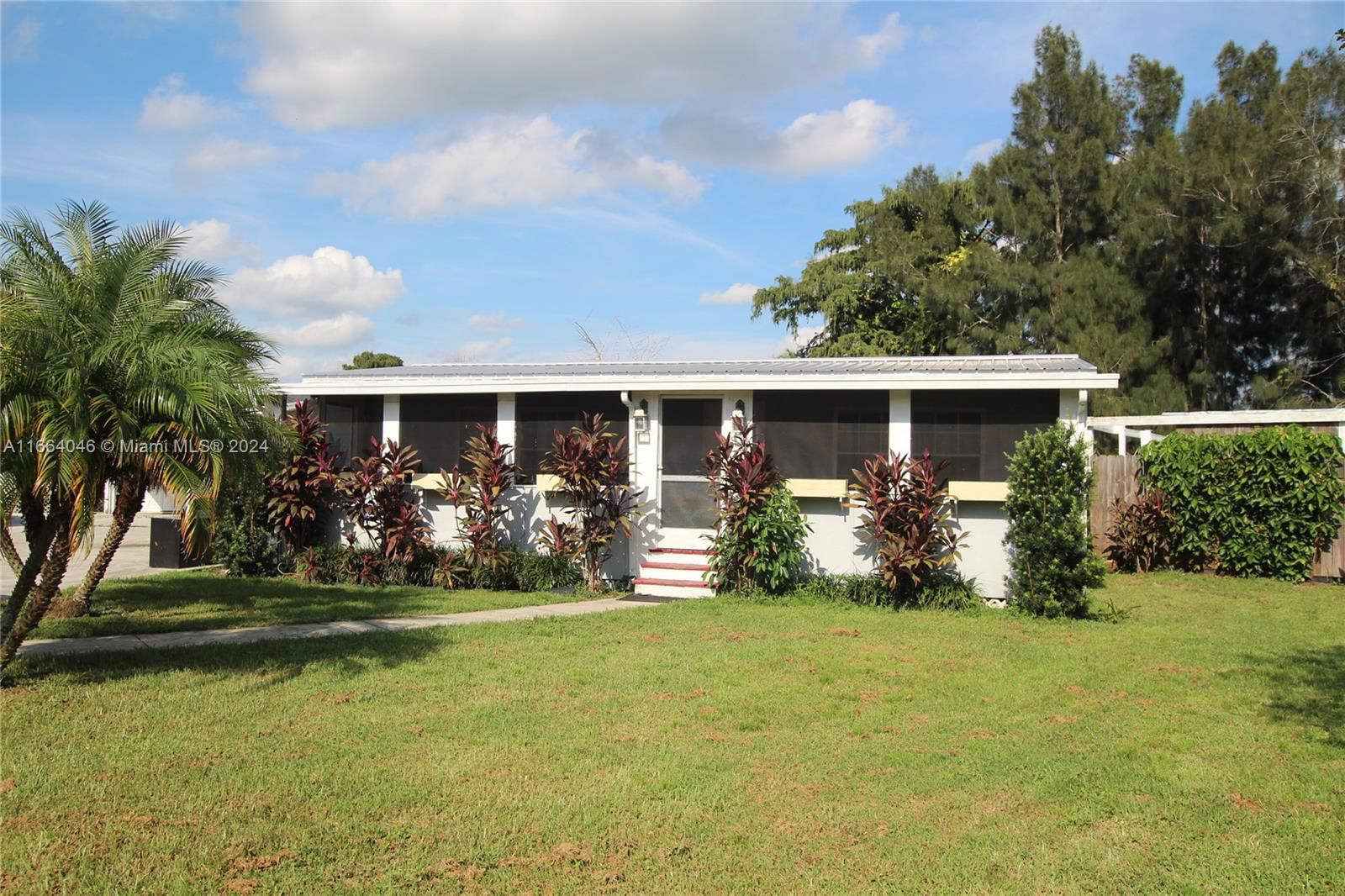 Real estate property located at 3121 32nd Court, Okeechobee, Mouth of Taylor Sub, Okeechobee, FL