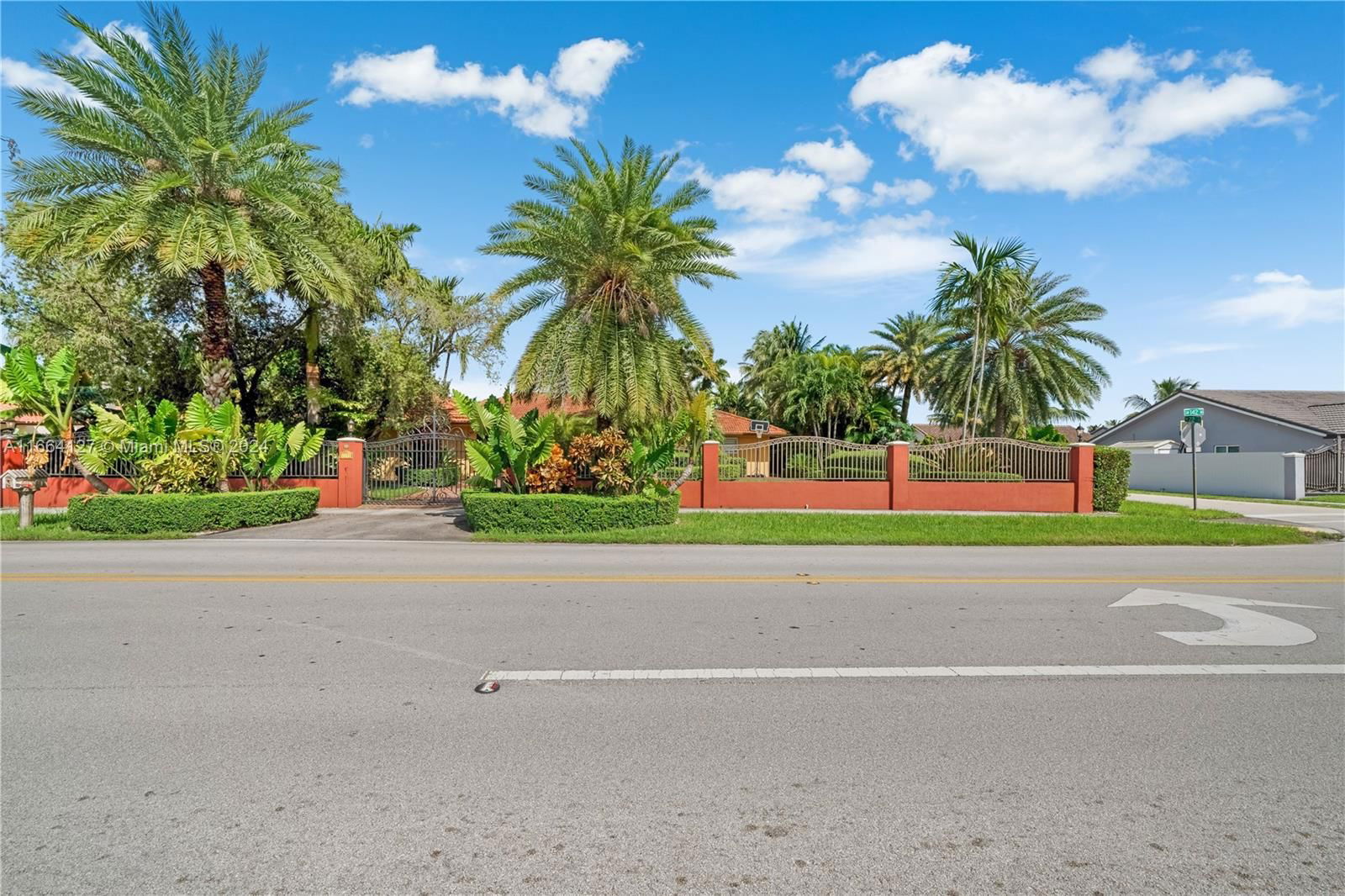 Real estate property located at 2195 142nd Ave, Miami-Dade, J G HEADS FARMS SUB, Miami, FL