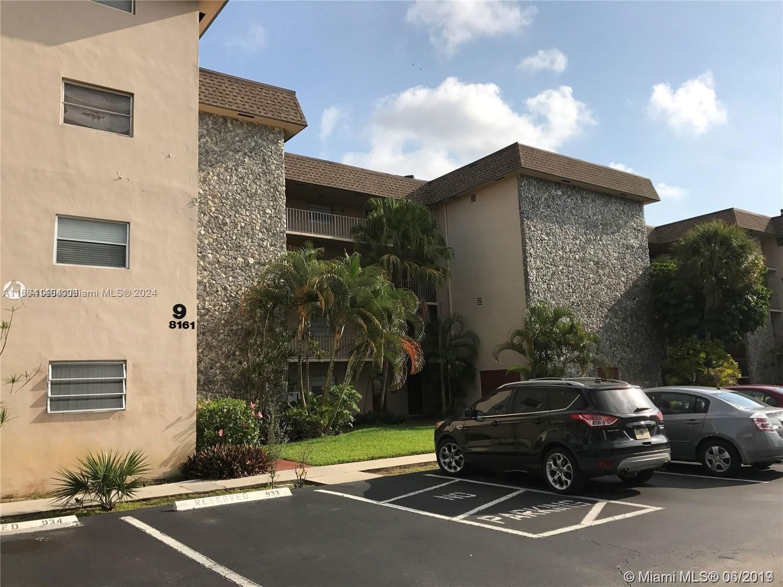 Real estate property located at 8161 24th Ct #304, Broward, Arrowhead condos, Davie, FL