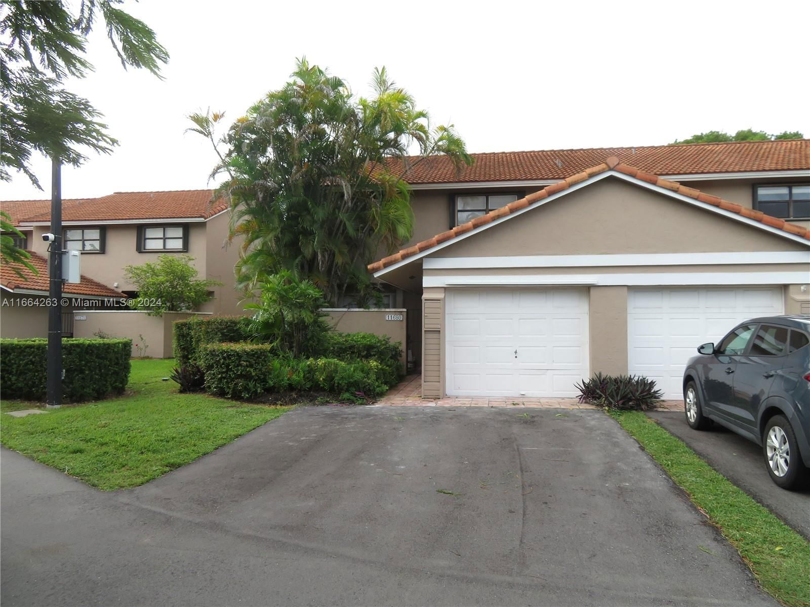 Real estate property located at 11680 91st Ter, Miami-Dade, TOWNHOMES OF LA JOLLA, Miami, FL