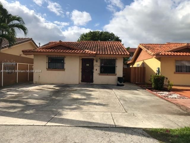 Real estate property located at 6020 22nd Ln, Miami-Dade, 2ND ADDN TO BARACOA, Hialeah, FL