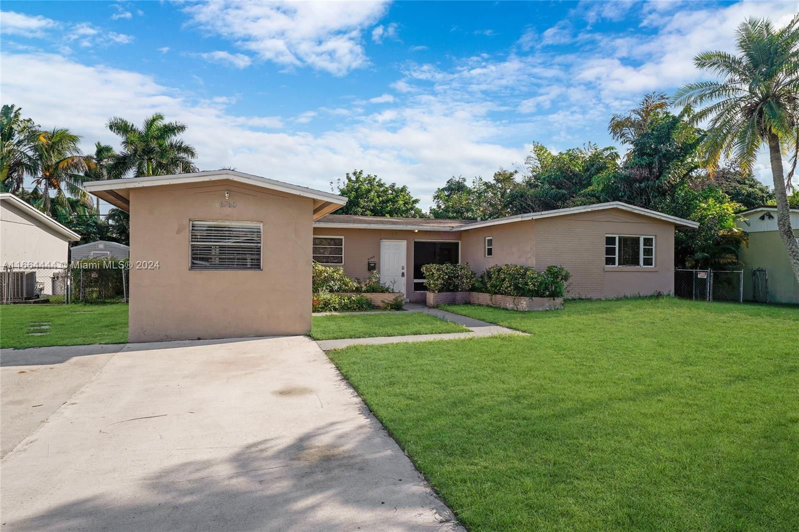 Real estate property located at 6760 Franklin St, Broward, HERITAGE LAKE ESTATES SEC, Hollywood, FL