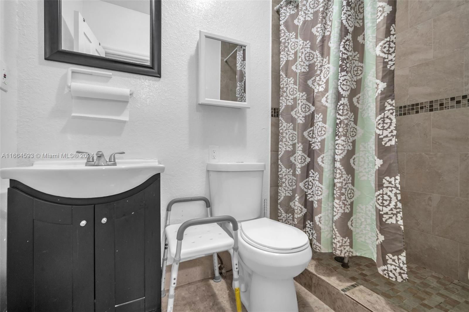 Real estate property located at 12406 214th Ter, Miami-dade, Jesslyn Subdivision, Miami, FL