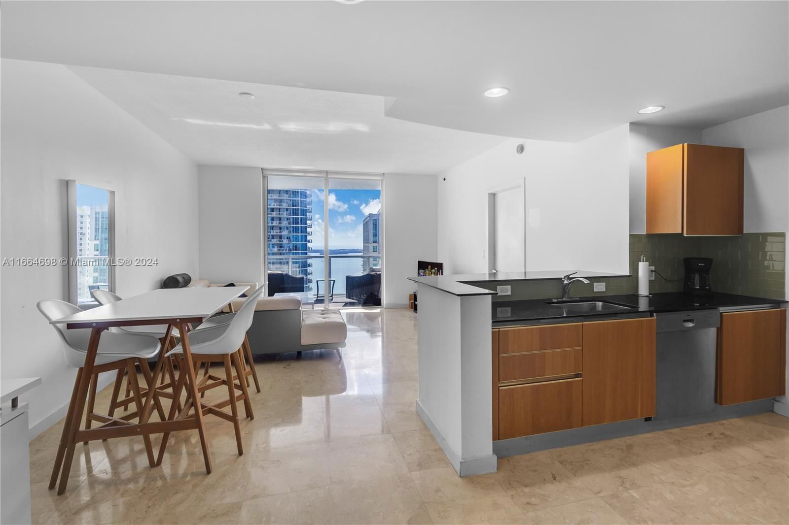 Real estate property located at 1060 Brickell Ave #3305, Miami-Dade, 1060 BRICKELL CONDO, Miami, FL