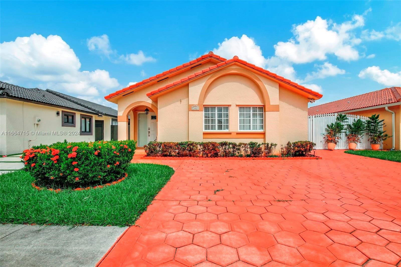 Real estate property located at 7481 167th Ter, Miami-Dade, TURTLE RUN AT LAKES OF PA, Hialeah, FL