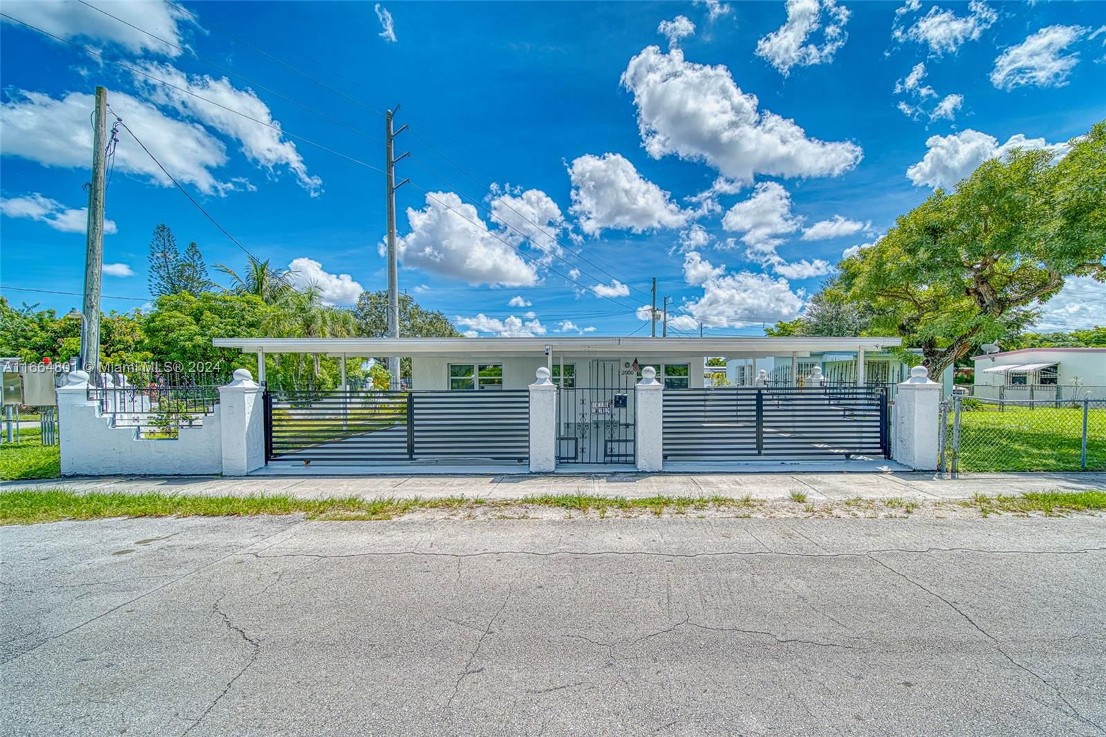 Real estate property located at 2000 Service Rd, Miami-Dade, MAGNOLIA GARDENS CONSOLID, Opa-Locka, FL