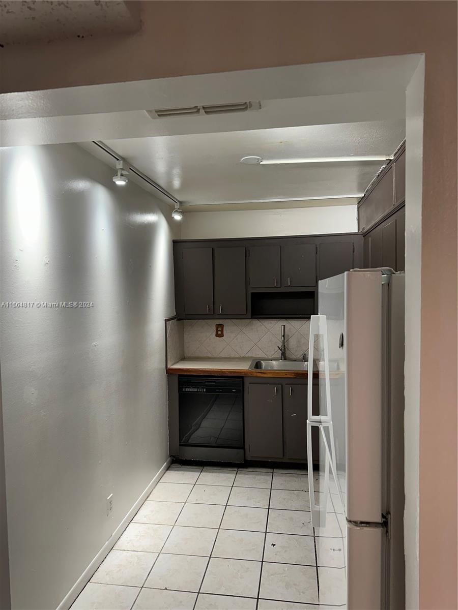 Real estate property located at 3730 Pine Island Rd #447, Broward, Sunrise Springs Condo Iv, Sunrise, FL