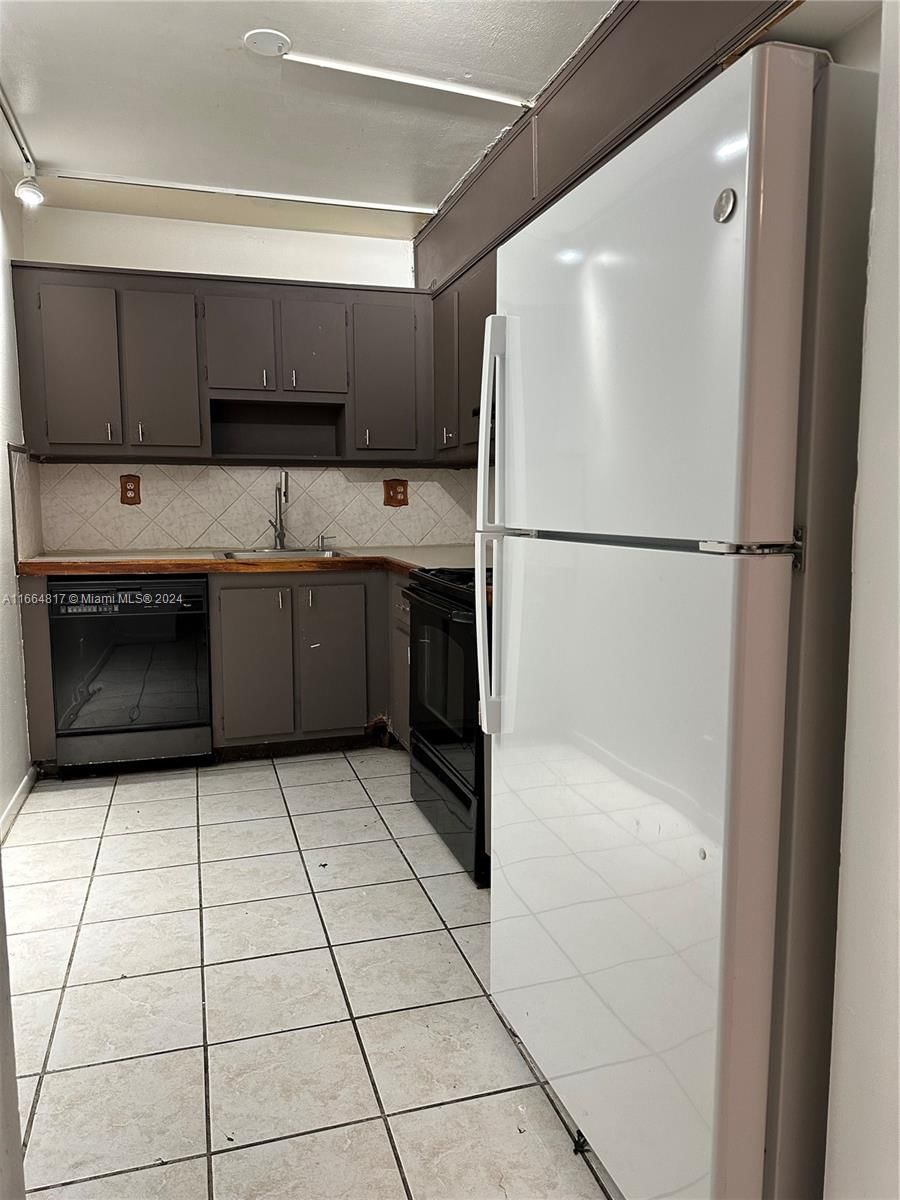 Real estate property located at 3730 Pine Island Rd #447, Broward, Sunrise Springs Condo Iv, Sunrise, FL