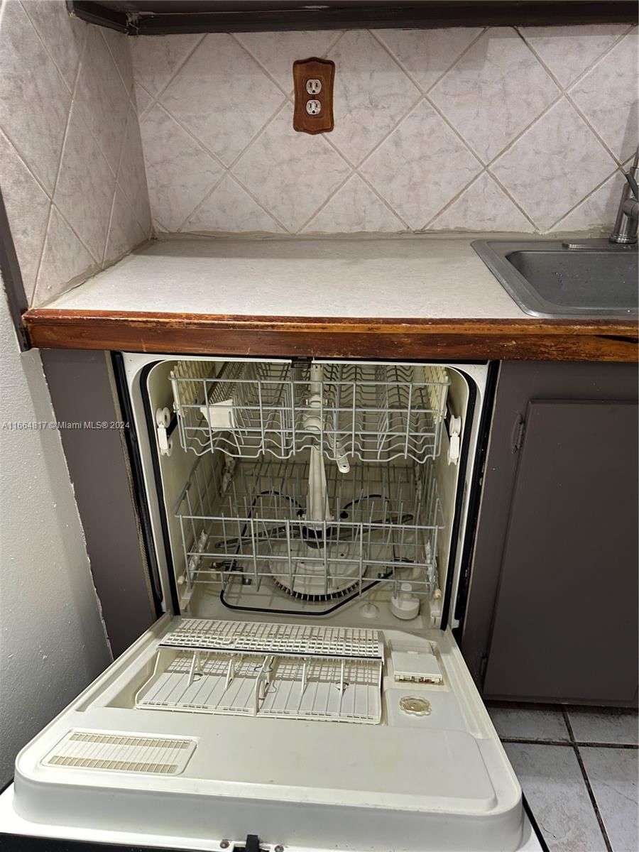 Real estate property located at 3730 Pine Island Rd #447, Broward, Sunrise Springs Condo Iv, Sunrise, FL