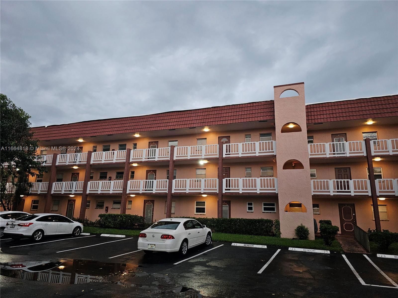 Real estate property located at 9441 Sunrise Lakes Blvd #308, Broward, SUNRISE LAKES 128 CONDO, Sunrise, FL