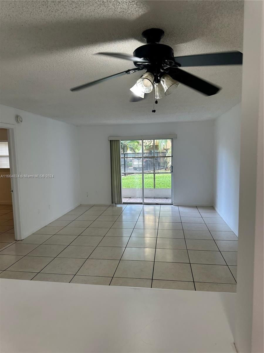 Real estate property located at 4111 Stirling Rd #102, Broward, OAKS CONDO, Dania Beach, FL