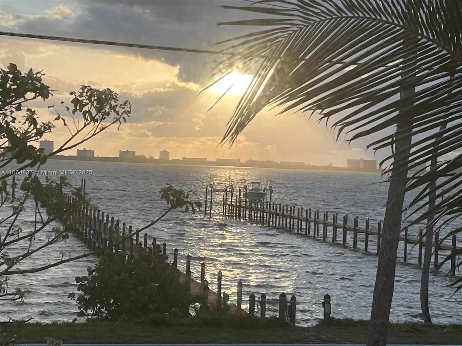Real estate property located at 13549 Indian River Dr, St Lucie, Resubdivision Of 9/10-37-, Jensen Beach, FL