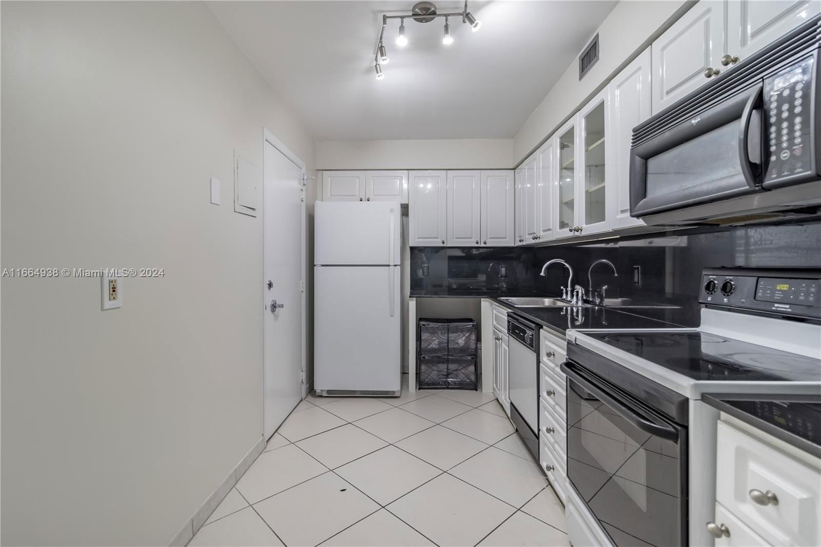 Real estate property located at 6770 Indian Creek Dr #8L, Miami-dade, Aquasol Condo, Miami Beach, FL