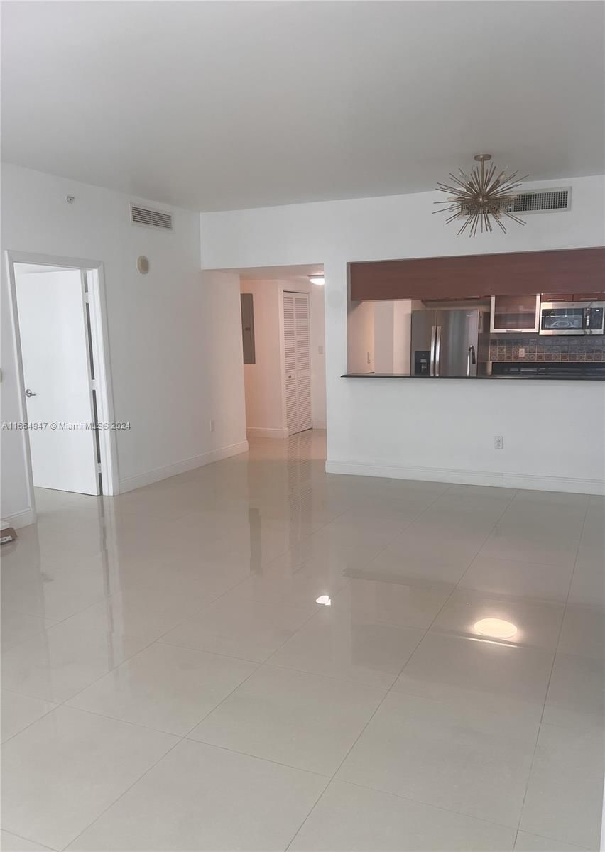 Real estate property located at 1800 Bayshore Dr #914, Miami-Dade, 1800 CLUB CONDO, Miami, FL