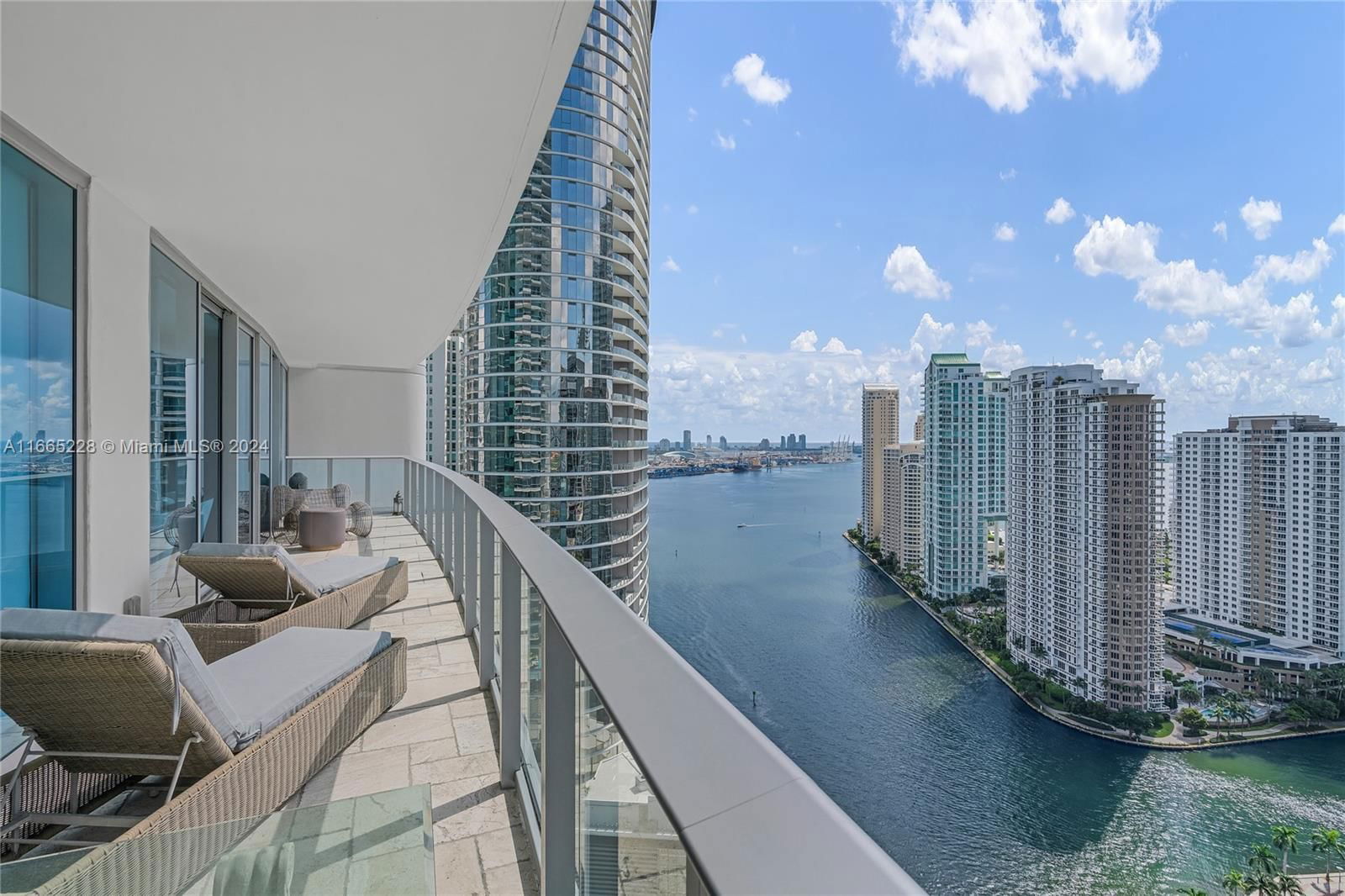 Real estate property located at 200 Biscayne Boulevard Way #3208, Miami-Dade, EPIC WEST CONDO, Miami, FL