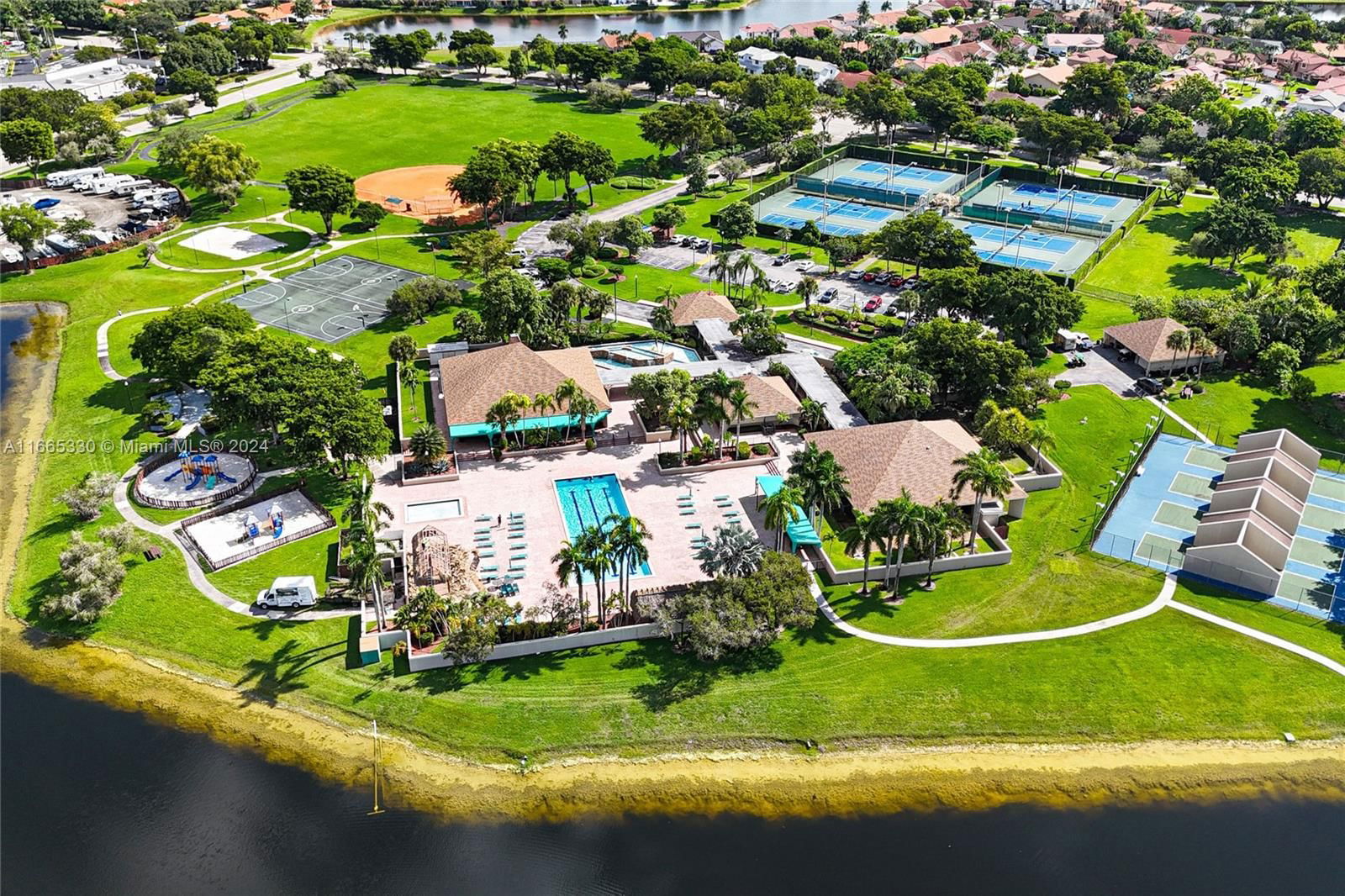 Real estate property located at 14980 48th Ter G, Miami-dade, Lakes Meadow Vilg Homes C, Miami, FL
