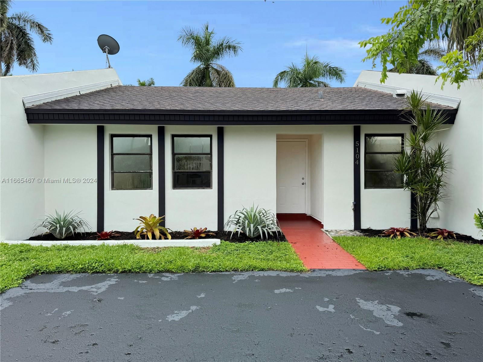 Real estate property located at 5104 139th Pl #5104, Miami-Dade, BENT TREE CENTER, Miami, FL