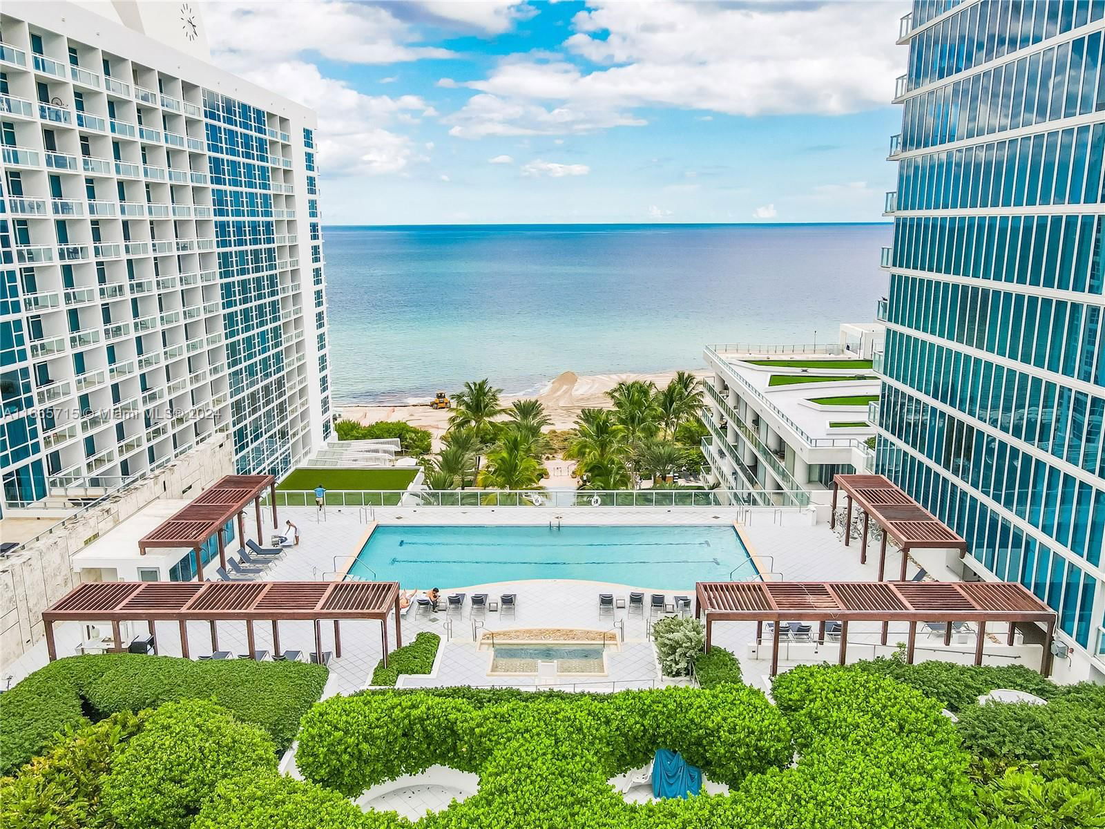 Real estate property located at 6801 Collins Ave #1002 (Door #1011), Miami-Dade, CENTRAL CARILLON BEACH CO, Miami Beach, FL