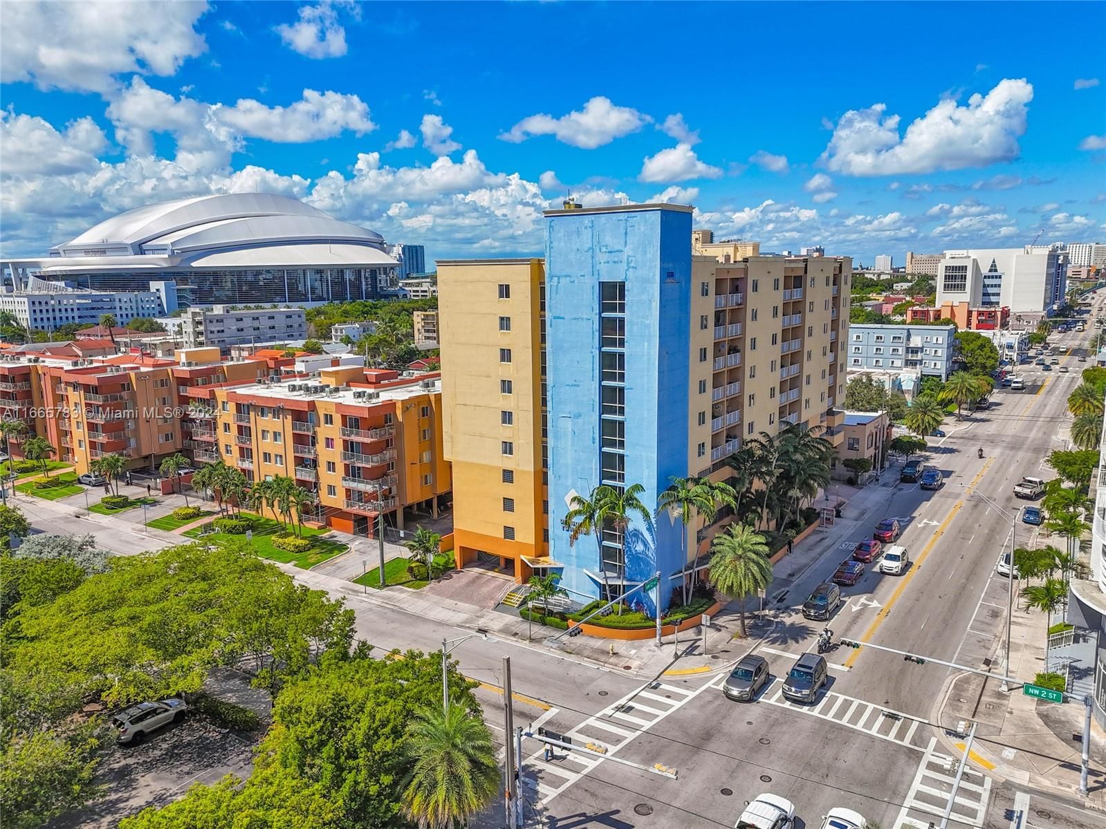 Real estate property located at 218 12th Ave #702, Miami-Dade, DIAMOND TOWER CONDO, Miami, FL