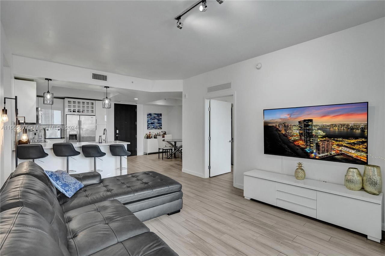 Real estate property located at 999 1st Ave #1807, Miami-dade, Nine At Mary Brickell Vil, Miami, FL