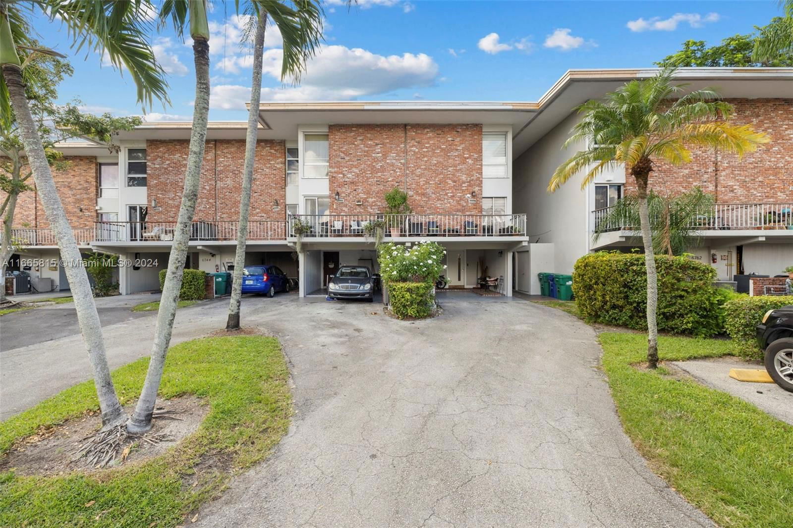 Real estate property located at 6748 Brookline Dr #6748, Miami-Dade, COUNTRY CLUB OF MIAMI CON, Hialeah, FL