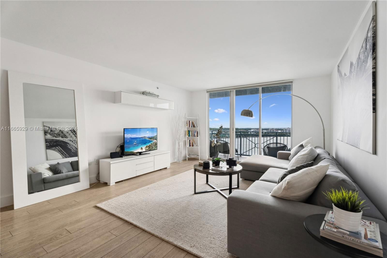 Real estate property located at 90 Alton Rd #1804, Miami-dade, Yacht Club At Portofino C, Miami Beach, FL