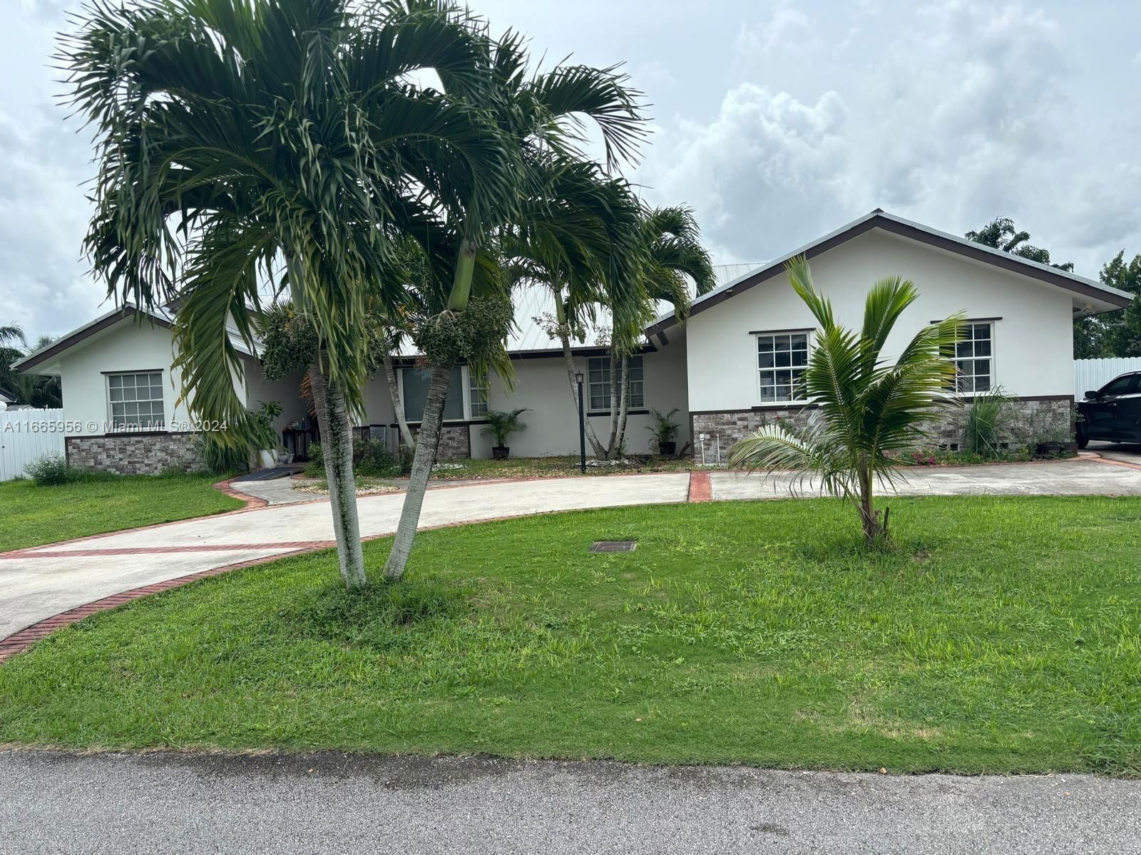 Real estate property located at 18810 294th Ter, Miami-Dade, REDAVO ESTATES, Homestead, FL