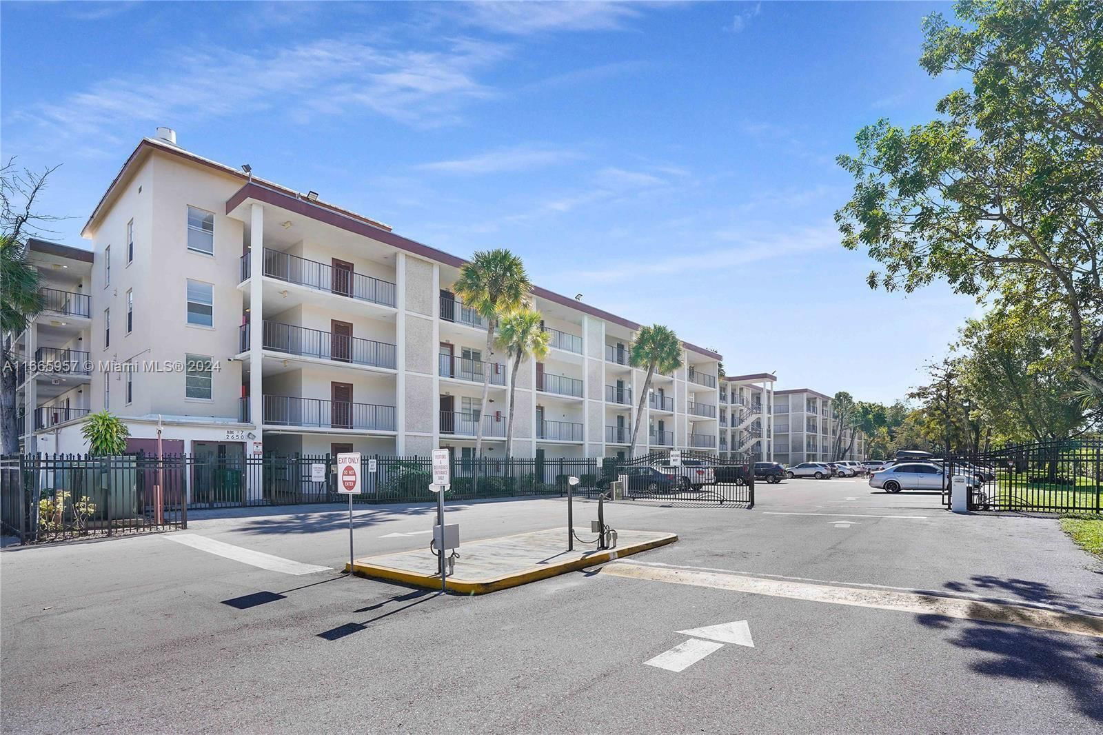 Real estate property located at 2650 49th Ave #225, Broward, CYPRESS CHASE CONDO NO 7, Lauderdale Lakes, FL