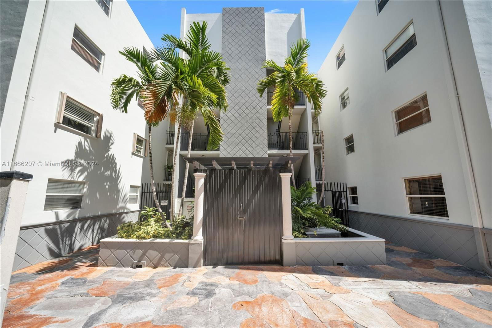 Real estate property located at 444 4th St #105, Miami-Dade, VILLA NAVARRA CONDO, Miami, FL