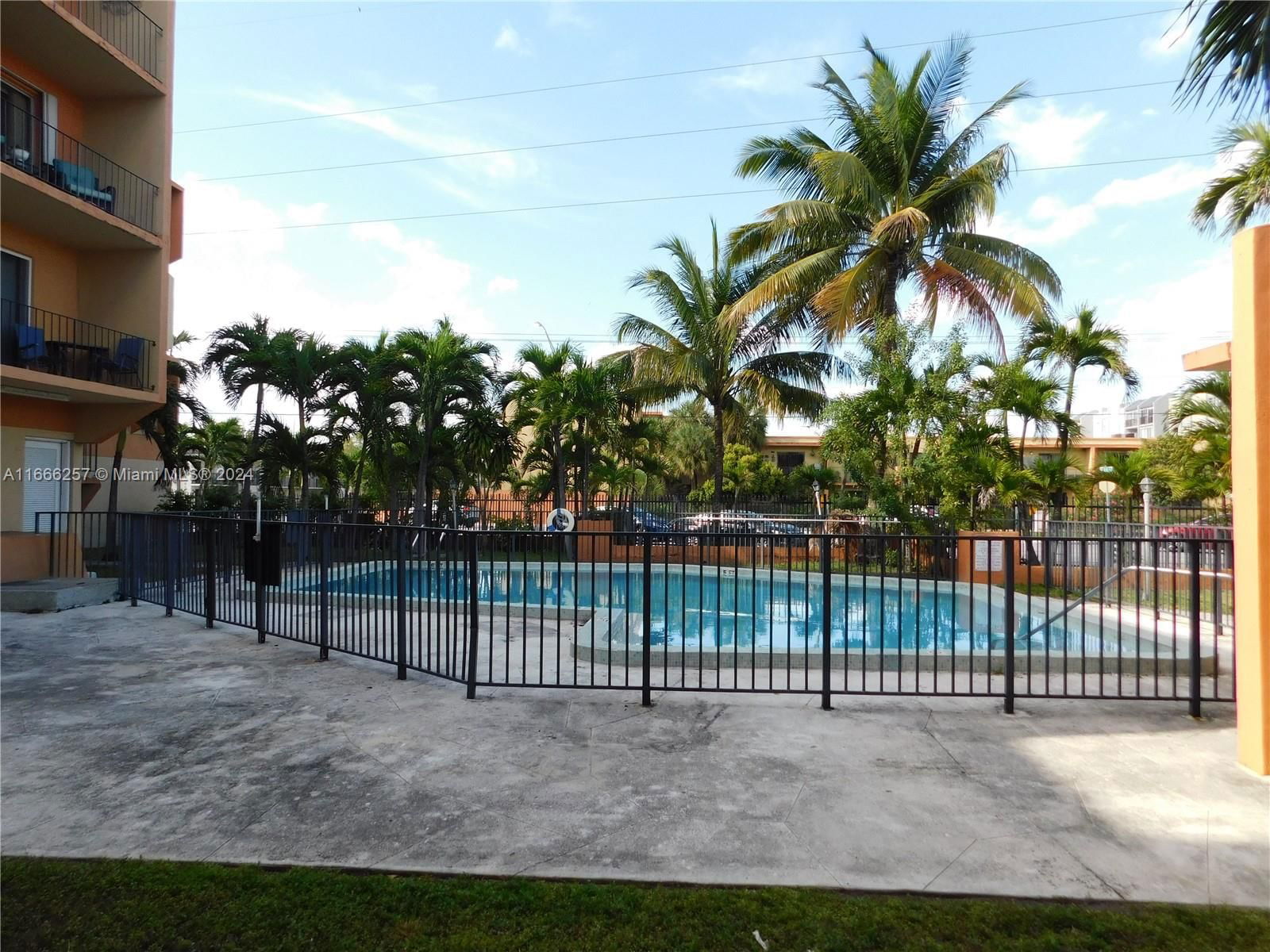 Real estate property located at 6780 2nd Ct #413, Miami-Dade, INTERNATIONAL CONDO, Hialeah, FL