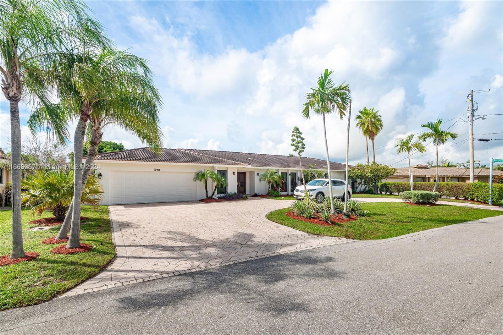 Real estate property located at 1912 Ocean Mist Dr, Broward, Bel Air 32 - 10 B, Lauderdale By The Sea, FL