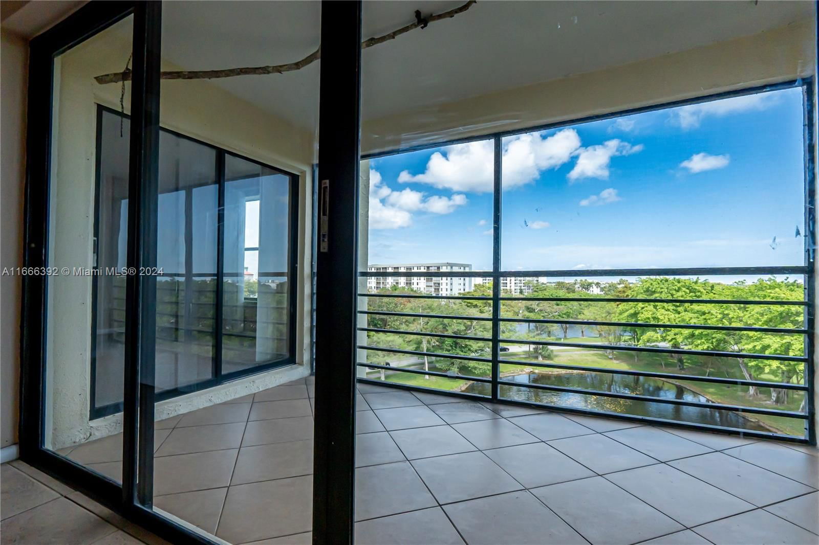 Real estate property located at 2304 Cypress Bend Dr #711, Broward, CYPRESS BEND I-B AND I-C, Pompano Beach, FL