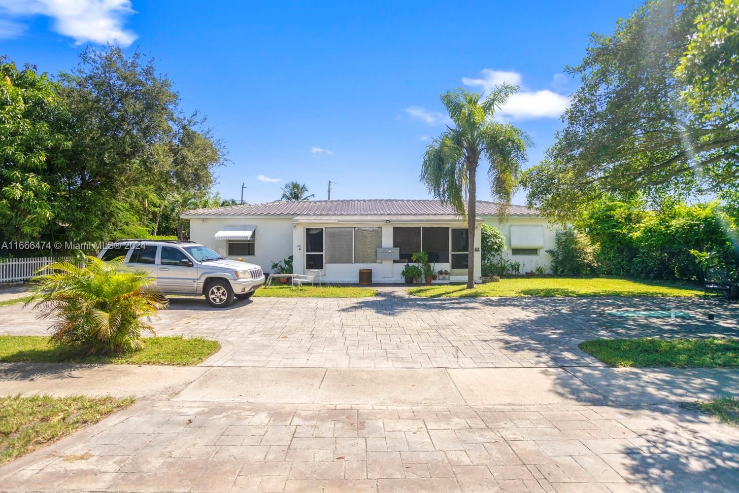 Real estate property located at 1219 17th Ave, Broward, ST JAMES COURT, Hollywood, FL