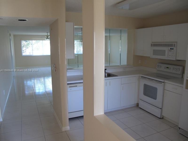 Real estate property located at 9511 Weldon Cir G215, Broward, WELDON CONDOMINIUM G, Tamarac, FL