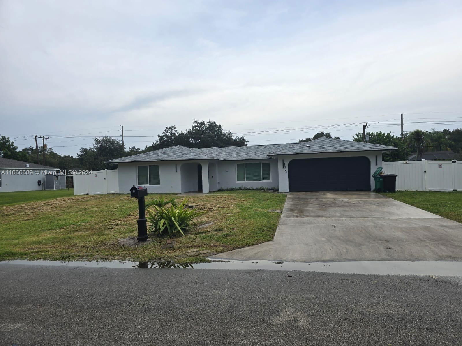 Real estate property located at 7904 Penny Ln, St Lucie, LAKEWOOD PARK UNIT 7, Fort Pierce, FL