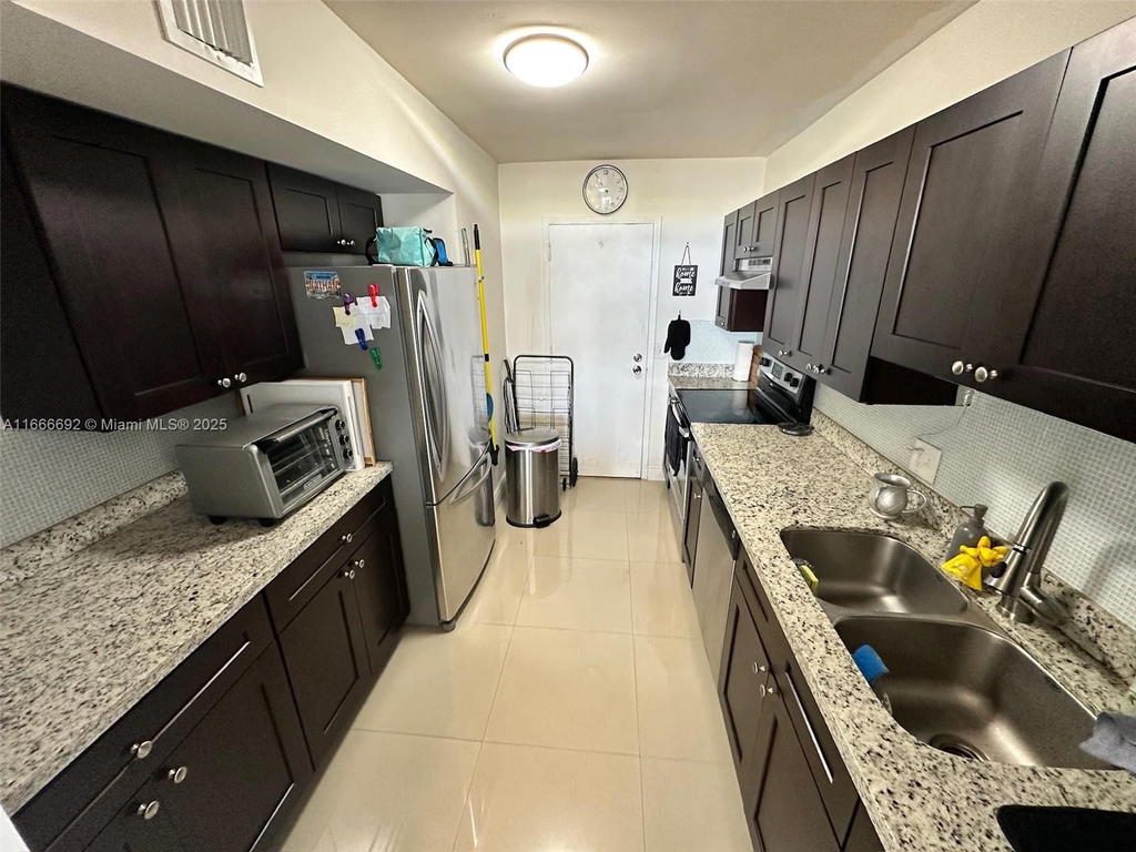 Real estate property located at 2201 Ocean Dr #904, Broward, Quadomain Tower I And Iv, Hollywood, FL