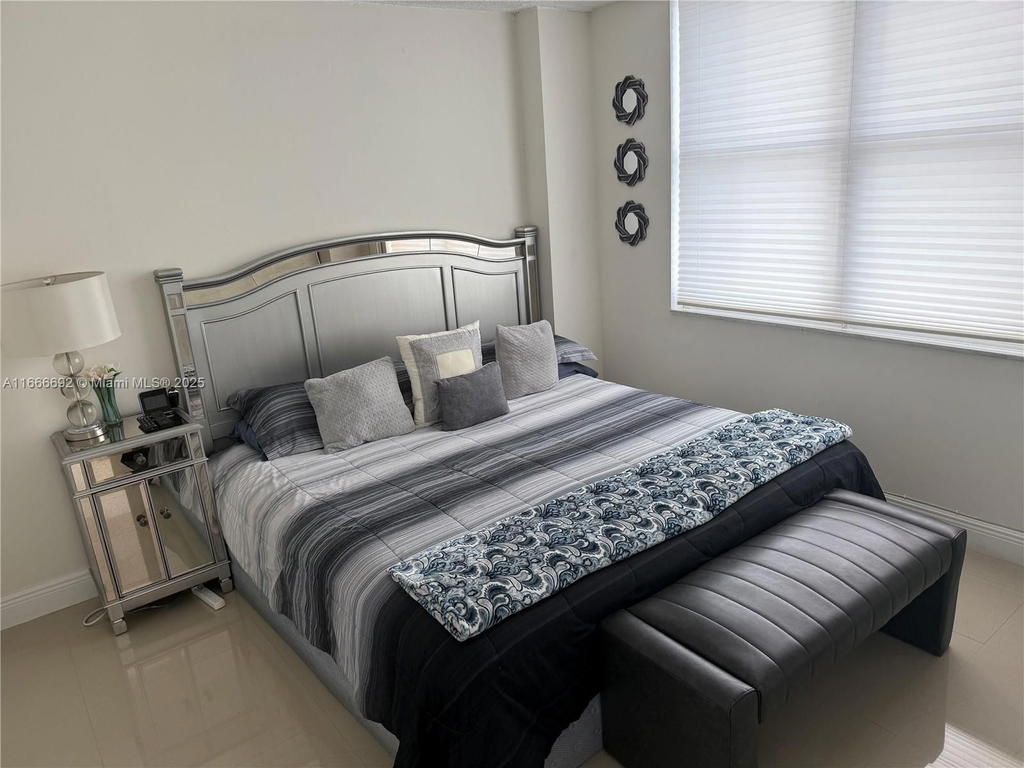 Real estate property located at 2201 Ocean Dr #904, Broward, Quadomain Tower I And Iv, Hollywood, FL