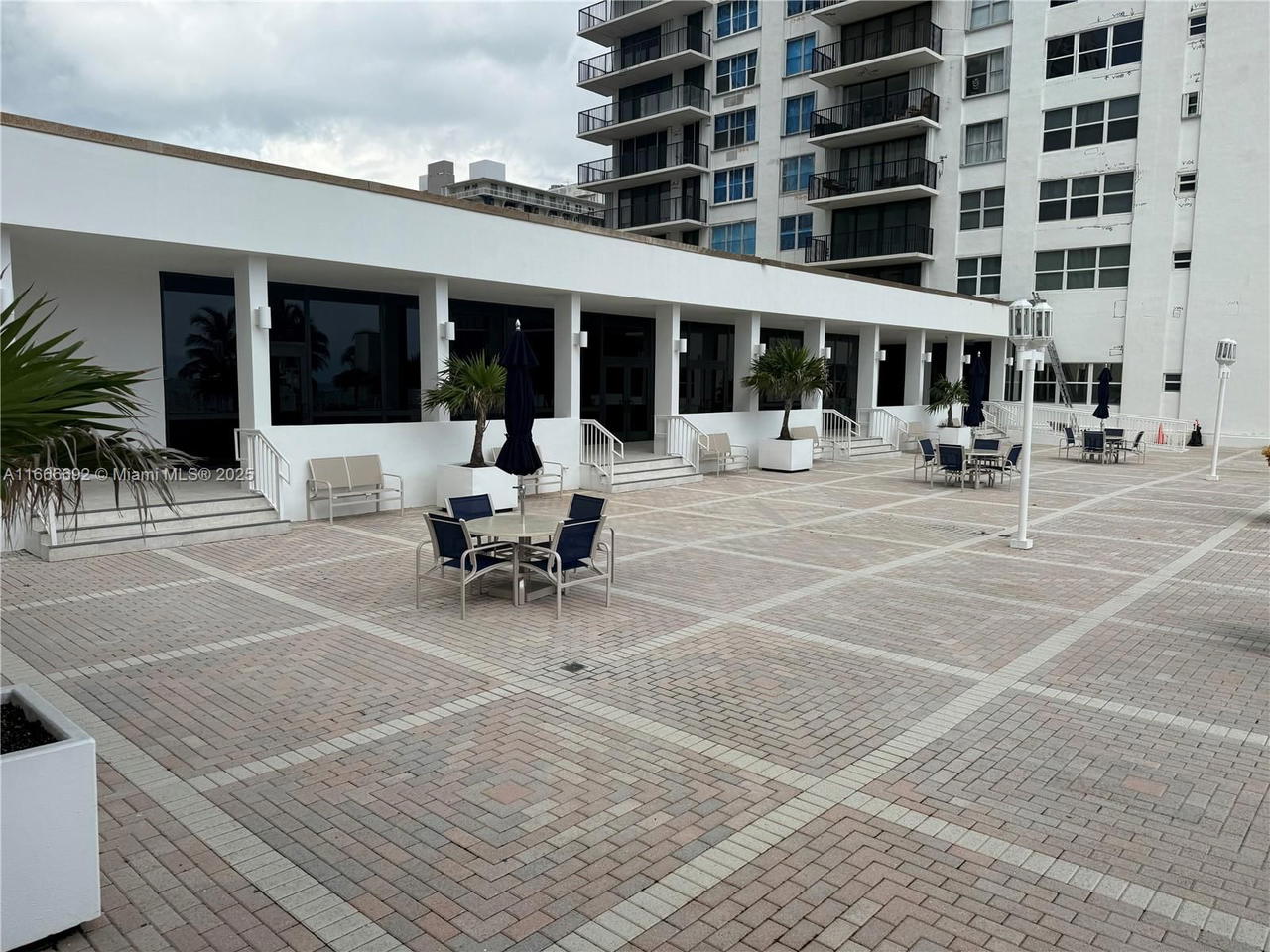 Real estate property located at 2201 Ocean Dr #904, Broward, Quadomain Tower I And Iv, Hollywood, FL