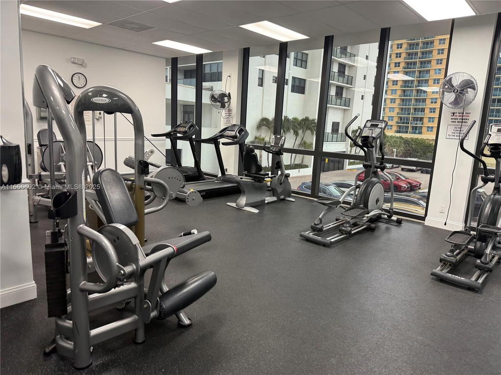Real estate property located at 2201 Ocean Dr #904, Broward, Quadomain Tower I And Iv, Hollywood, FL