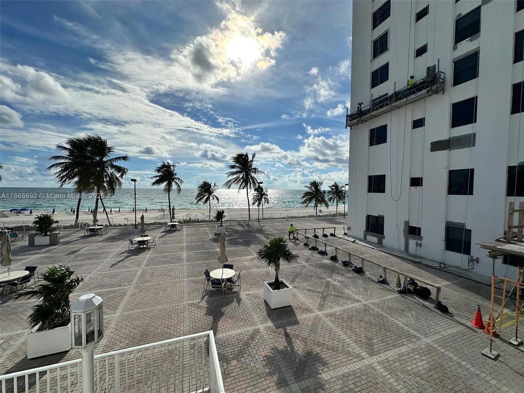 Real estate property located at 2201 Ocean Dr #904, Broward, Quadomain Tower I And Iv, Hollywood, FL