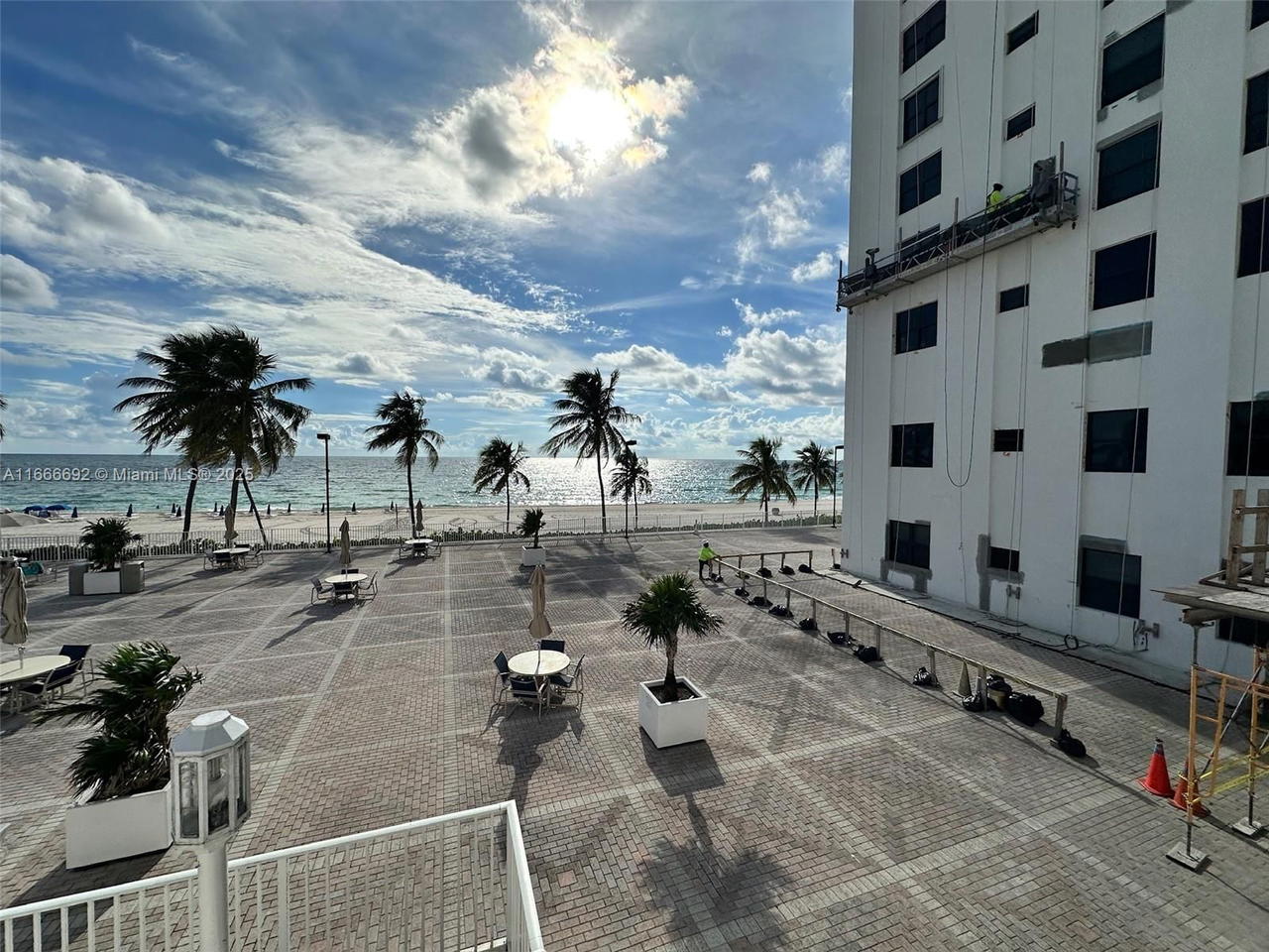 Real estate property located at 2201 Ocean Dr #904, Broward, Quadomain Tower I And Iv, Hollywood, FL