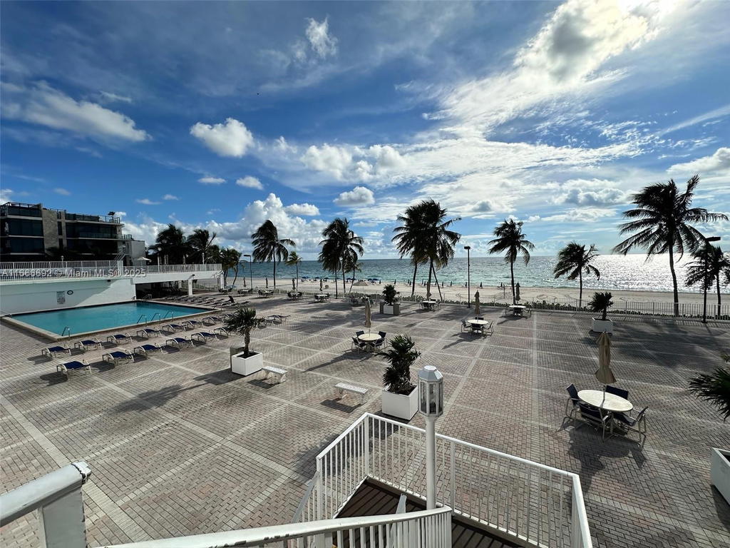 Real estate property located at 2201 Ocean Dr #904, Broward, Quadomain Tower I And Iv, Hollywood, FL