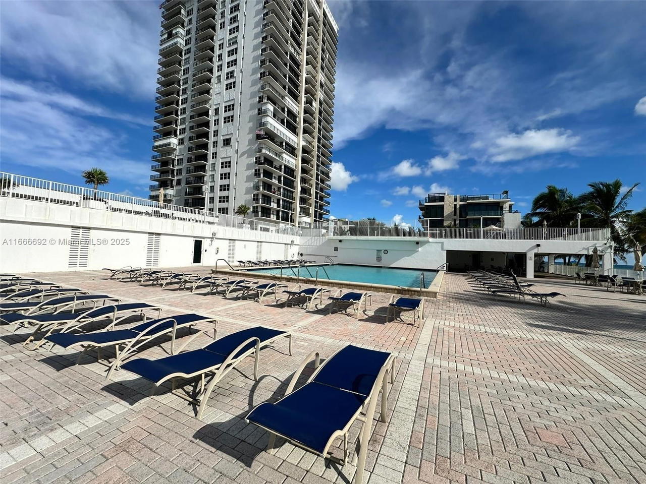 Real estate property located at 2201 Ocean Dr #904, Broward, Quadomain Tower I And Iv, Hollywood, FL