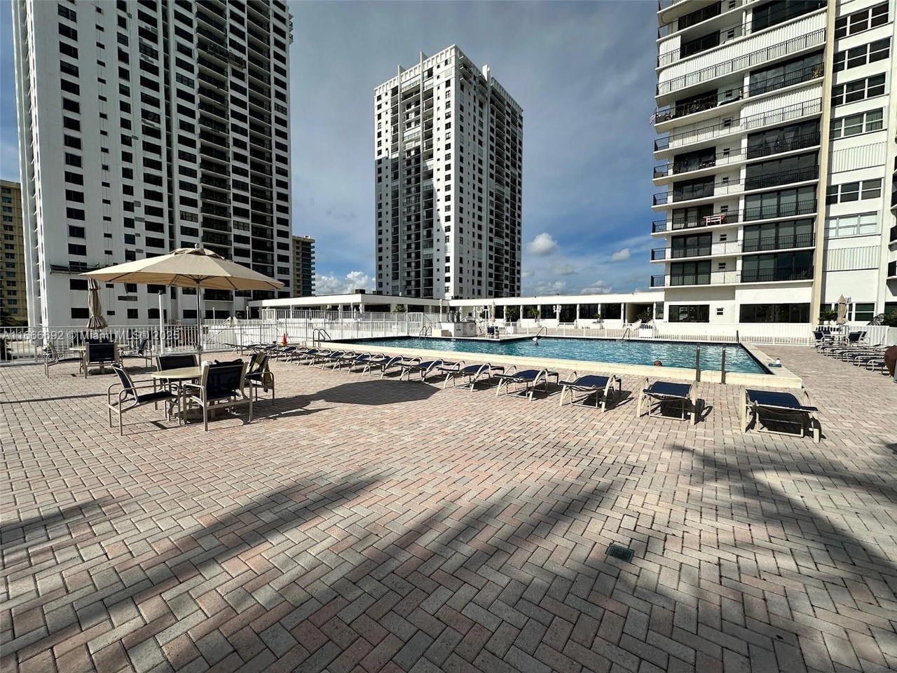 Real estate property located at 2201 Ocean Dr #904, Broward, Quadomain Tower I And Iv, Hollywood, FL