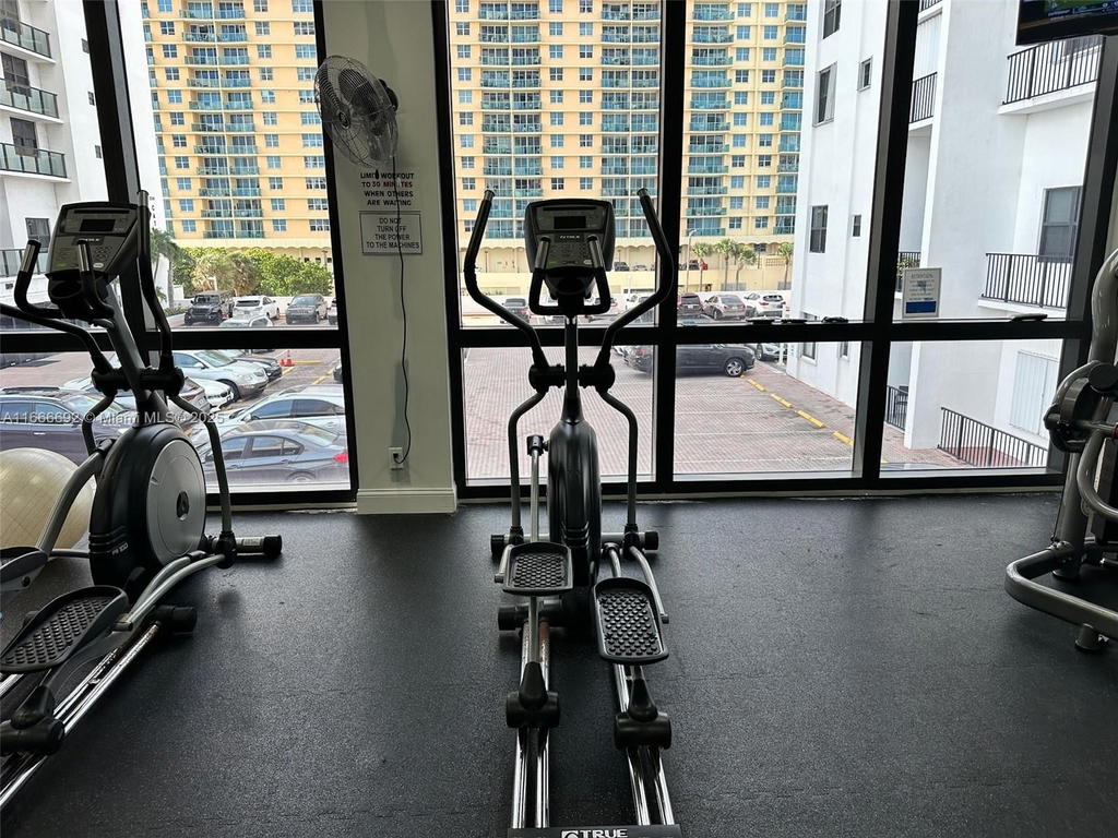 Real estate property located at 2201 Ocean Dr #904, Broward, Quadomain Tower I And Iv, Hollywood, FL