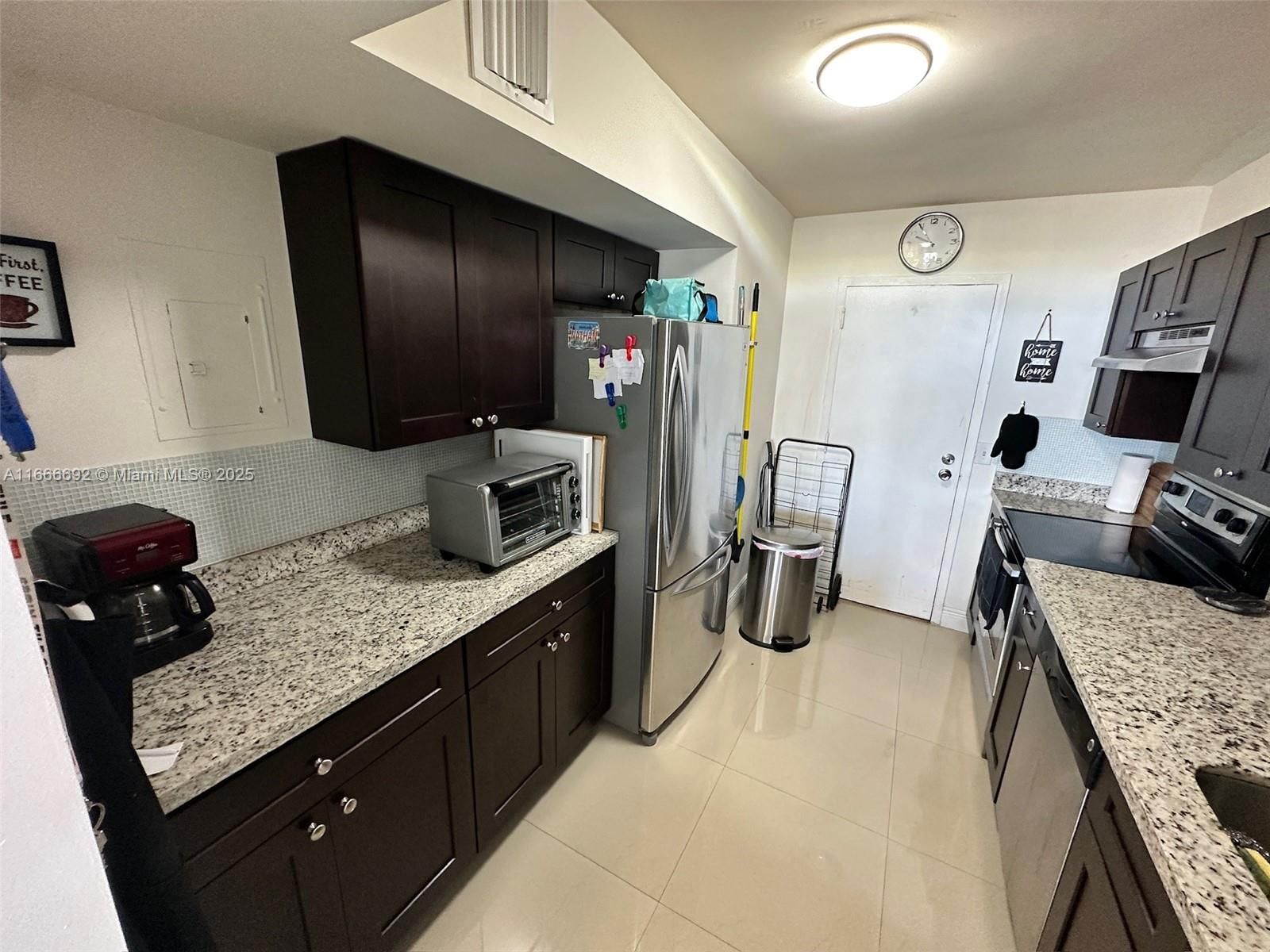 Real estate property located at 2201 Ocean Dr #904, Broward, Quadomain Tower I And Iv, Hollywood, FL